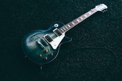 featured image thumbnail for post Best Strings for Les Paul: Top 6 Sets for Every Style (2026)